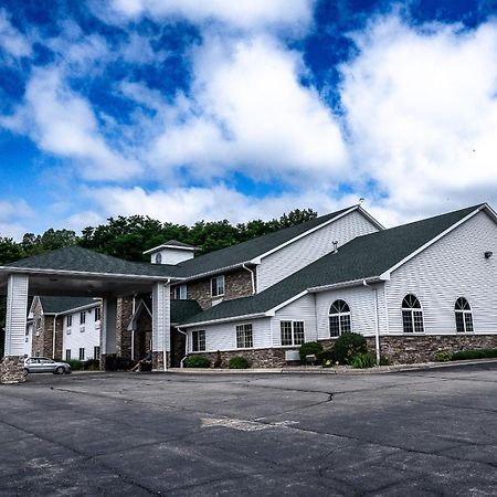 Savanna Inn & Suites エクステリア 写真