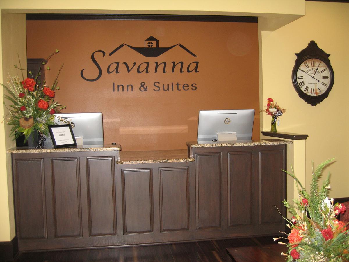 Savanna Inn & Suites エクステリア 写真