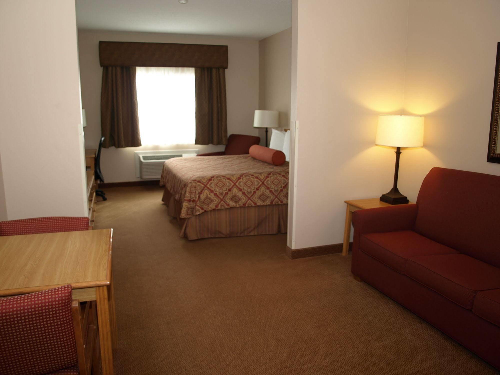 Savanna Inn & Suites エクステリア 写真