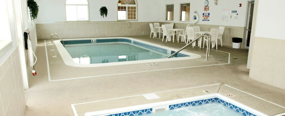Savanna Inn & Suites エクステリア 写真